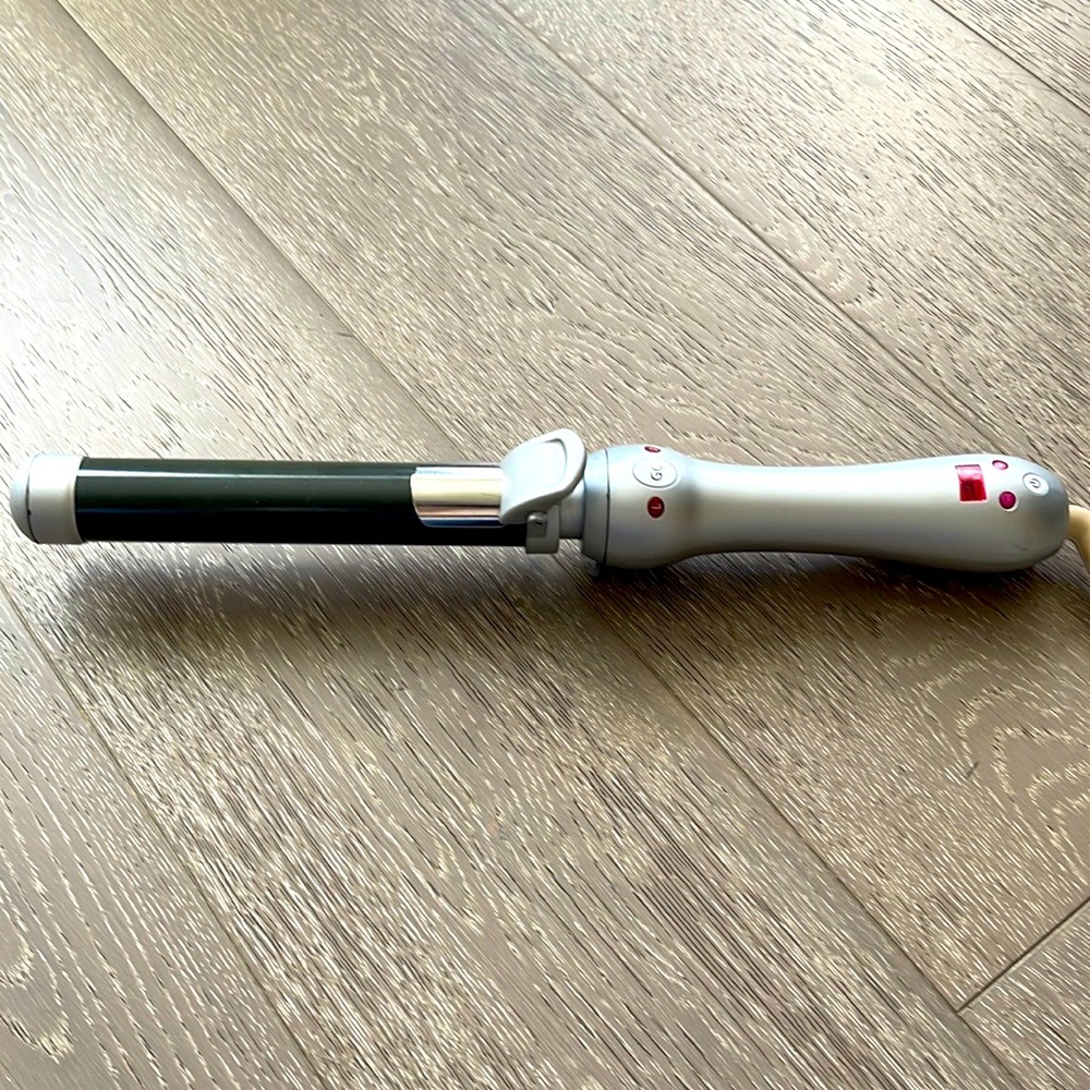 Beachwaver Pro 1.25 S. Rotating Curling Iron